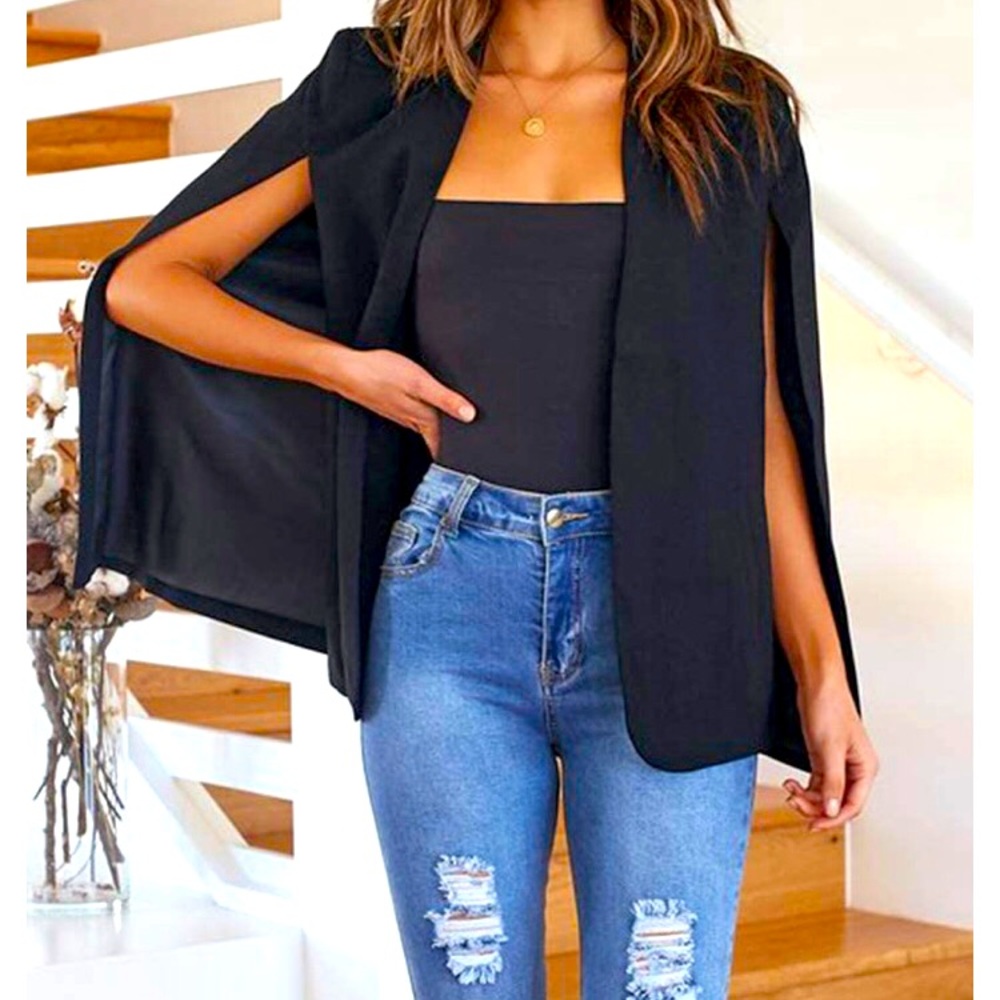 Women’s cape split sleeve blazer in black!